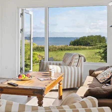 Three-bedroom In Bandholm