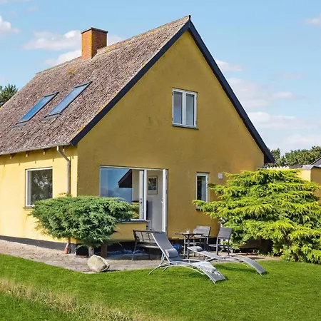 Дом отдыха Three-bedroom In