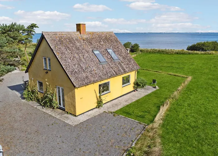 Three-bedroom In Semesterbostad *